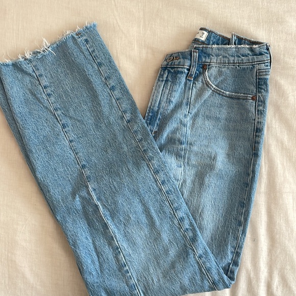 LIKE NEW SIZE 6 TALL ABERCROMBIE JEANS. - Picture 2 of 2